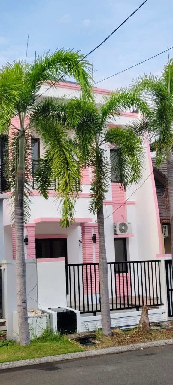 Disewakan Rumah 2 Lantai di Cluster Aralia Harapan Indah Bekasi